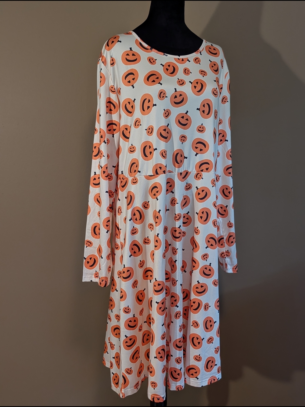 Halloween White Midi Dress with Orange Jack-O’-Lantern Print. Sz XXL.